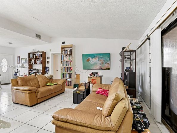 550 NE 173rd St, North Miami Beach FL 33162