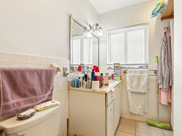 550 NE 173rd St, North Miami Beach FL 33162