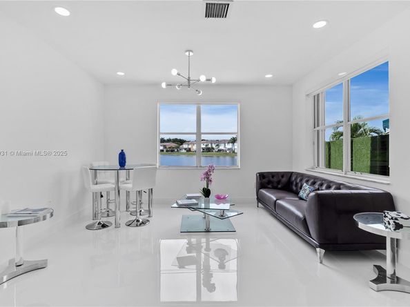 6644 NW 107th PL, Doral FL 33178