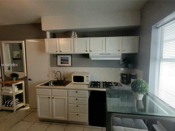 335 Ocean Dr 215, Miami Beach FL 33139