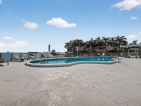 11930 N Bayshore Dr 1103, North Miami FL 33181