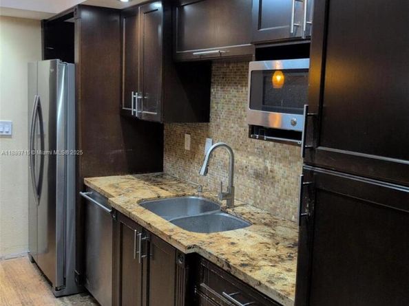 11930 N Bayshore Dr 1103, North Miami FL 33181