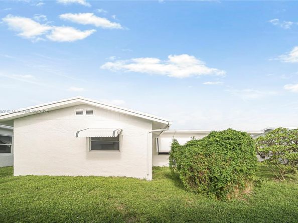 2106 Alfred Dr, Boynton Beach FL 33426