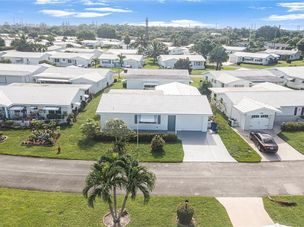 2106 Alfred Dr, Boynton Beach FL 33426