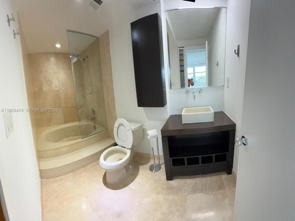 16570 NE 26th Ave 5G BOAT SLIP INCLUDED, North Miami Beach FL 33160