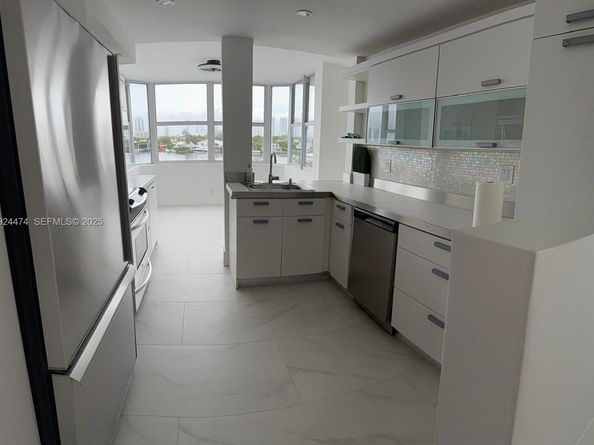 16570 NE 26th Ave 5G BOAT SLIP INCLUDED, North Miami Beach FL 33160