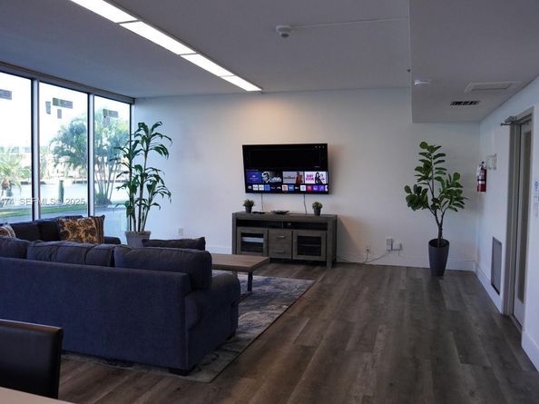 16570 NE 26th Ave 5G BOAT SLIP INCLUDED, North Miami Beach FL 33160