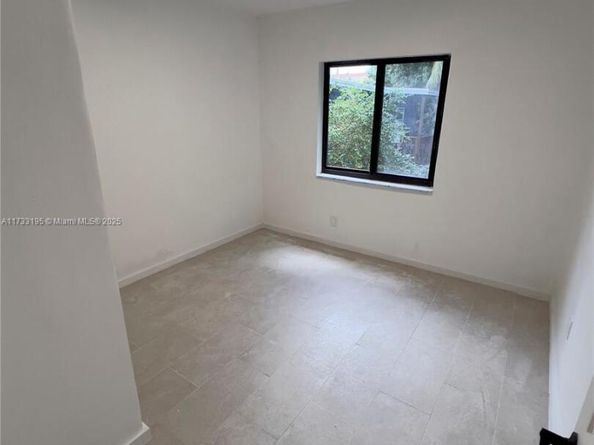 418 NW 9th Ave, Miami FL 33128