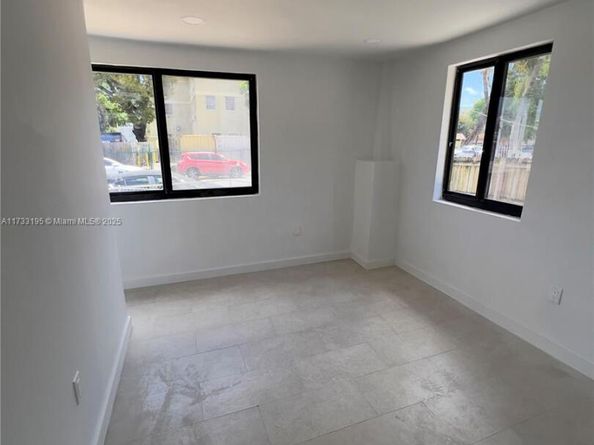 418 NW 9th Ave, Miami FL 33128