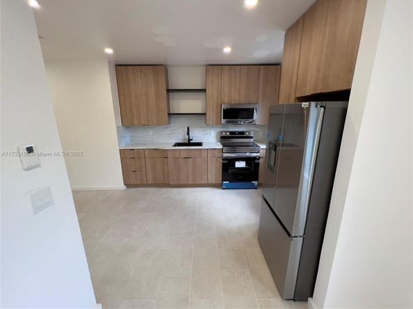 418 NW 9th Ave, Miami FL 33128