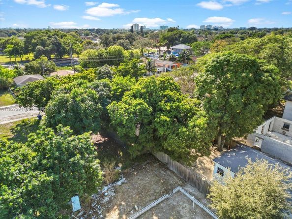 1829 NW 62nd Ter, Miami FL 33147