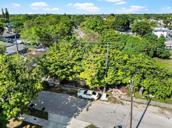 1829 NW 62nd Ter, Miami FL 33147