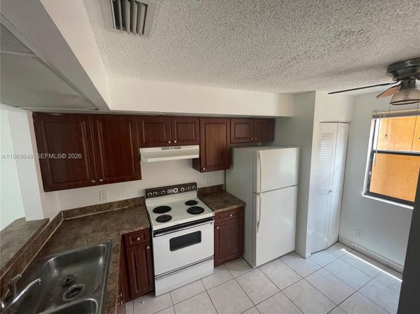 2461 NW 56th Ave 105, Lauderhill FL 33313