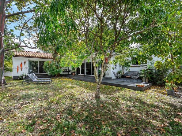 551 Morningside Dr, Miami Springs FL 33166