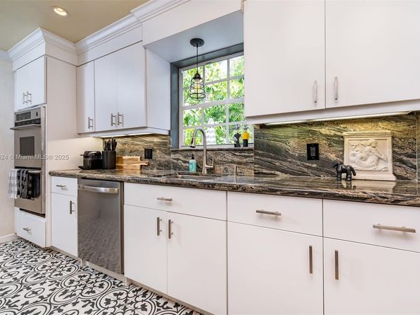 551 Morningside Dr, Miami Springs FL 33166