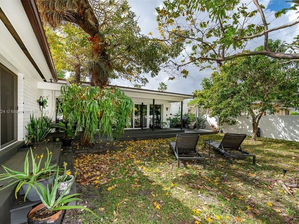 551 Morningside Dr, Miami Springs FL 33166