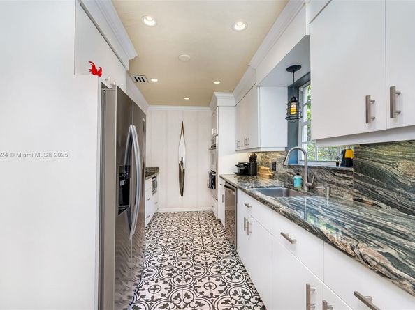 551 Morningside Dr, Miami Springs FL 33166