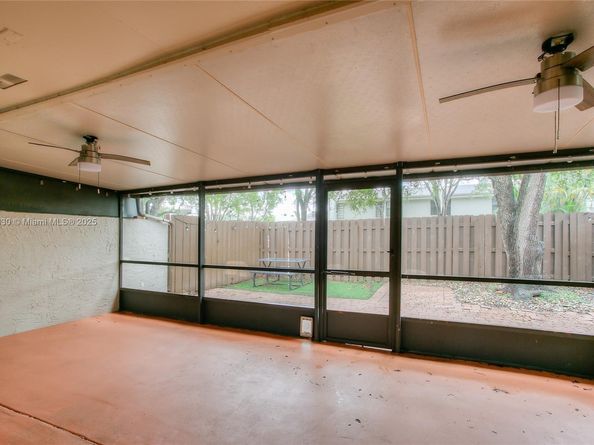 9820 NW 15th Ct, Pembroke Pines FL 33024