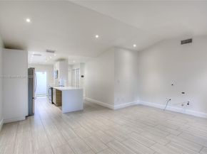 9820 NW 15th Ct, Pembroke Pines FL 33024