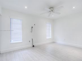 9820 NW 15th Ct, Pembroke Pines FL 33024