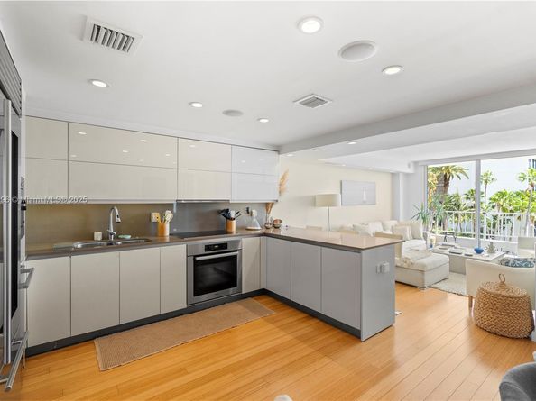 Undisclosed Address #A11847196, Miami FL 33129