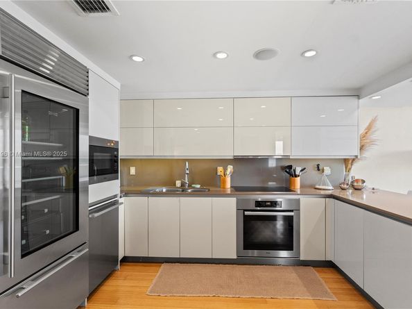 Undisclosed Address #A11847196, Miami FL 33129