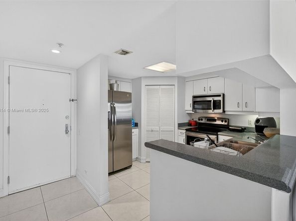 701 Brickell Key Blvd 1108, Miami FL 33131