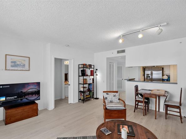 701 Brickell Key Blvd 1108, Miami FL 33131