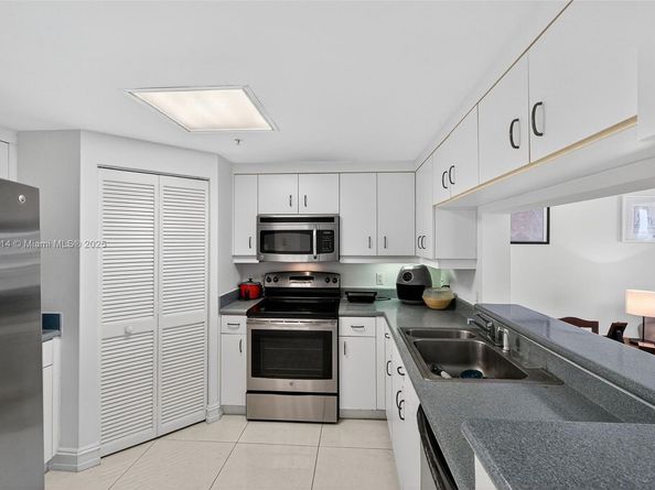 701 Brickell Key Blvd 1108, Miami FL 33131