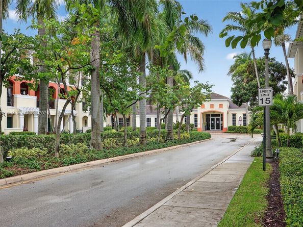 617 SW 1st Ave, Pompano Beach FL 33060