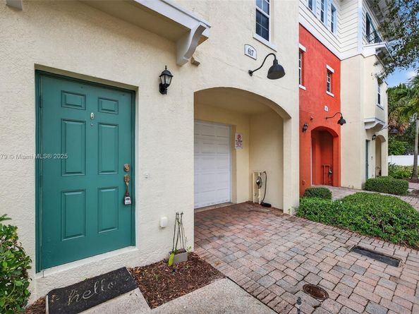 617 SW 1st Ave, Pompano Beach FL 33060