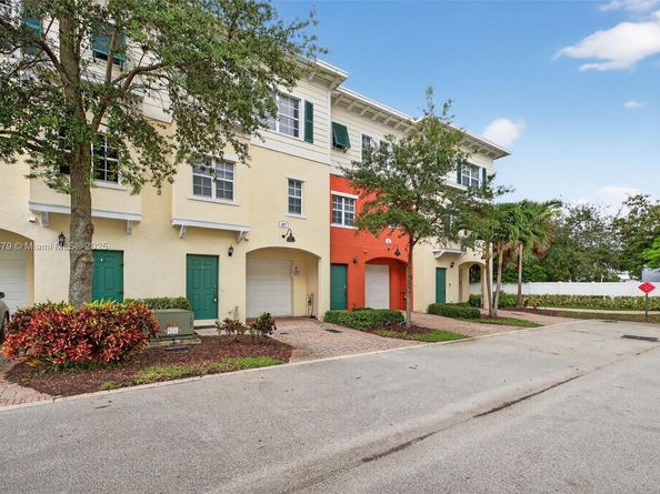 617 SW 1st Ave, Pompano Beach FL 33060