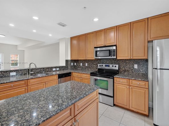 617 SW 1st Ave, Pompano Beach FL 33060