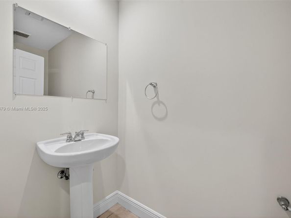 617 SW 1st Ave, Pompano Beach FL 33060