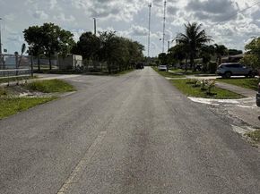 141 NE 209th St, Miami Gardens FL 33179
