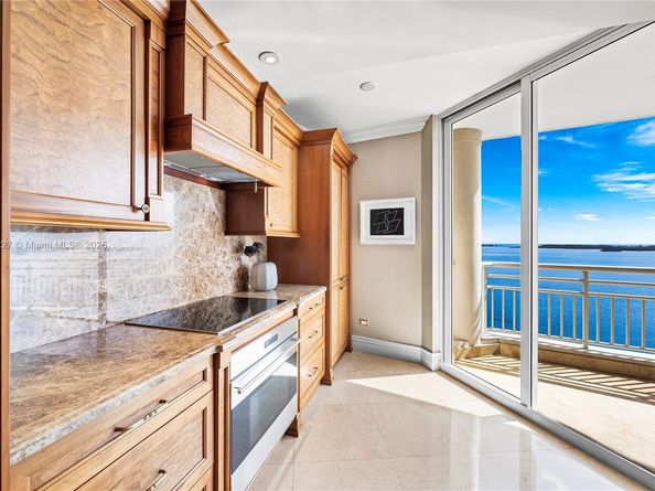 808 Brickell Key Dr 1802, Miami FL 33131