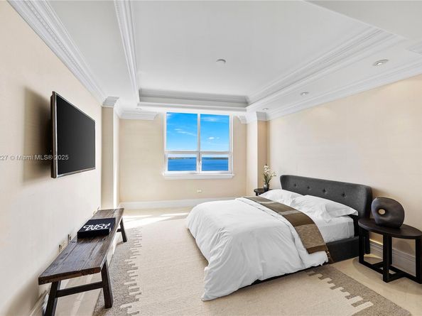 808 Brickell Key Dr 1802, Miami FL 33131