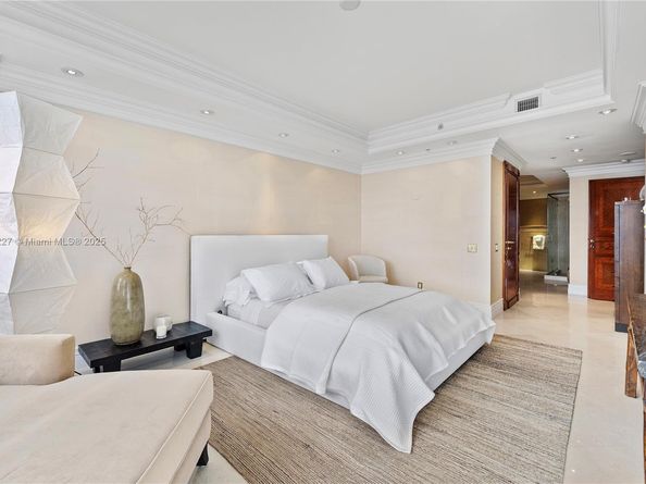 808 Brickell Key Dr 1802, Miami FL 33131