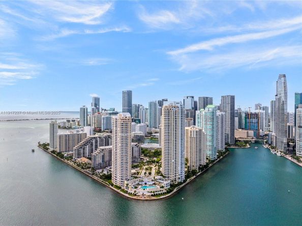 808 Brickell Key Dr 1802, Miami FL 33131