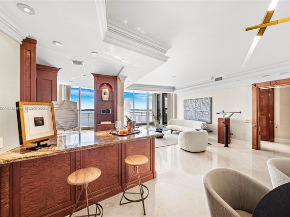 808 Brickell Key Dr 1802, Miami FL 33131