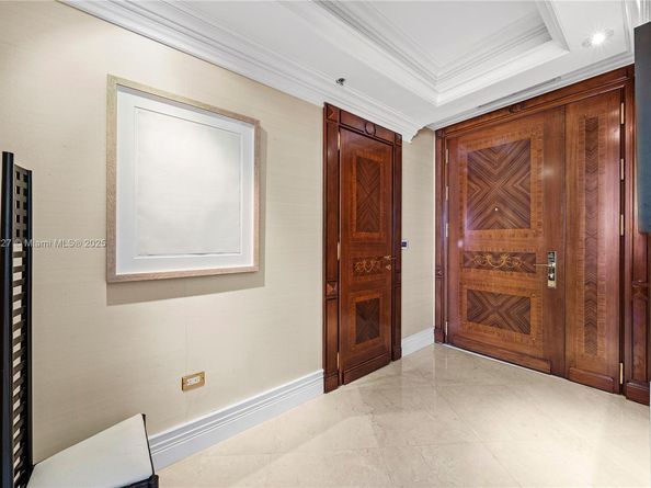 808 Brickell Key Dr 1802, Miami FL 33131