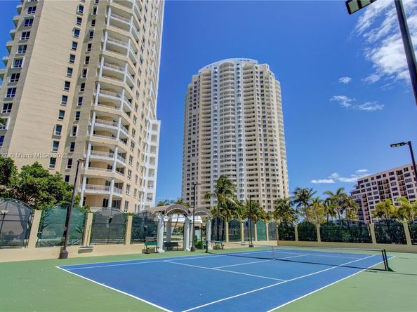 808 Brickell Key Dr 1802, Miami FL 33131