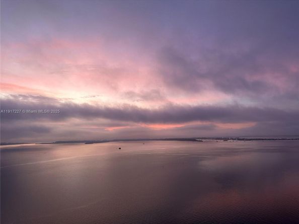 808 Brickell Key Dr 1802, Miami FL 33131