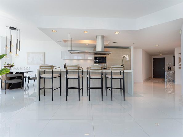 17111 Biscayne Blvd 2109, North Miami Beach FL 33160