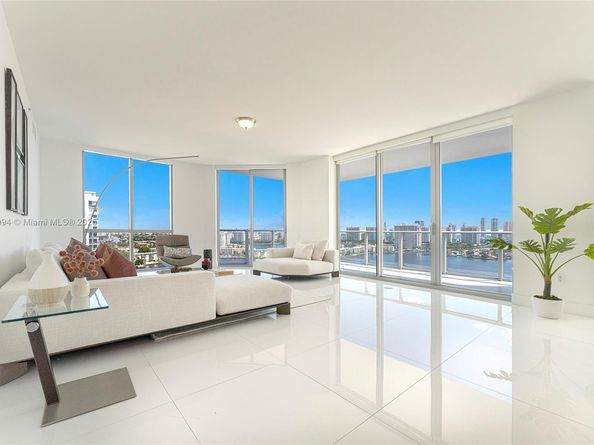 17111 Biscayne Blvd 2109, North Miami Beach FL 33160