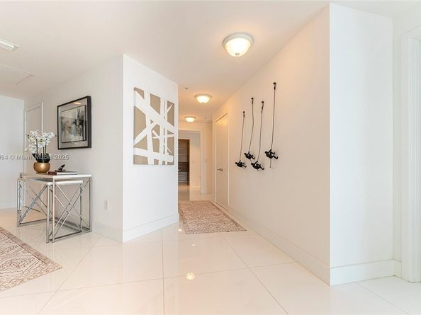 17111 Biscayne Blvd 2109, North Miami Beach FL 33160