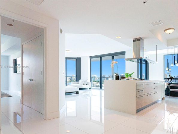 17111 Biscayne Blvd 2109, North Miami Beach FL 33160