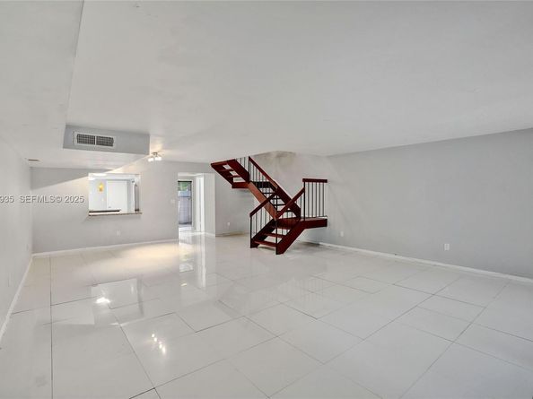 20607 NE 7th Ct, Miami FL 33179