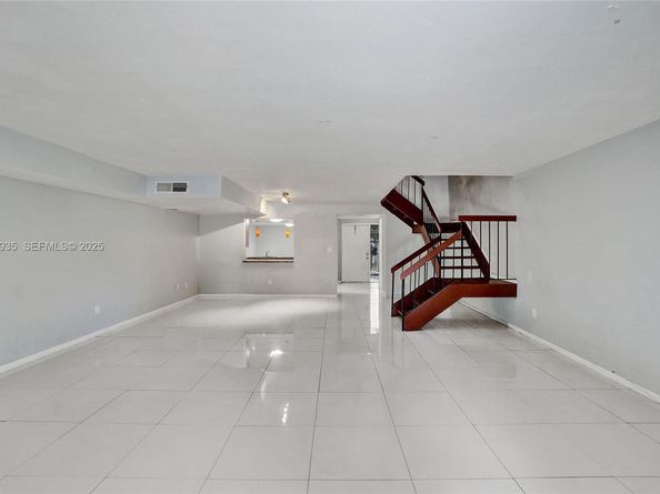 20607 NE 7th Ct, Miami FL 33179