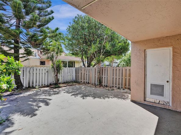 20607 NE 7th Ct, Miami FL 33179